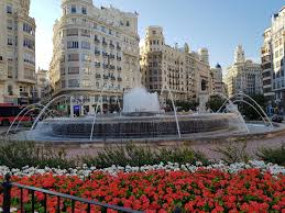 La Plaza del Ayuntamiento: El Corazón de Valencia