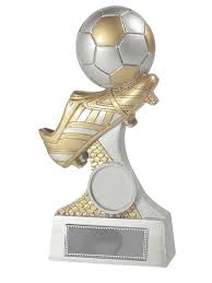 La Emoción de los Trofeos de Fútbol: Símbolos de Gloria y Pasión Deportiva