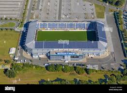 Explora la Emoción del Fútbol en la Benteler Arena de Paderborn