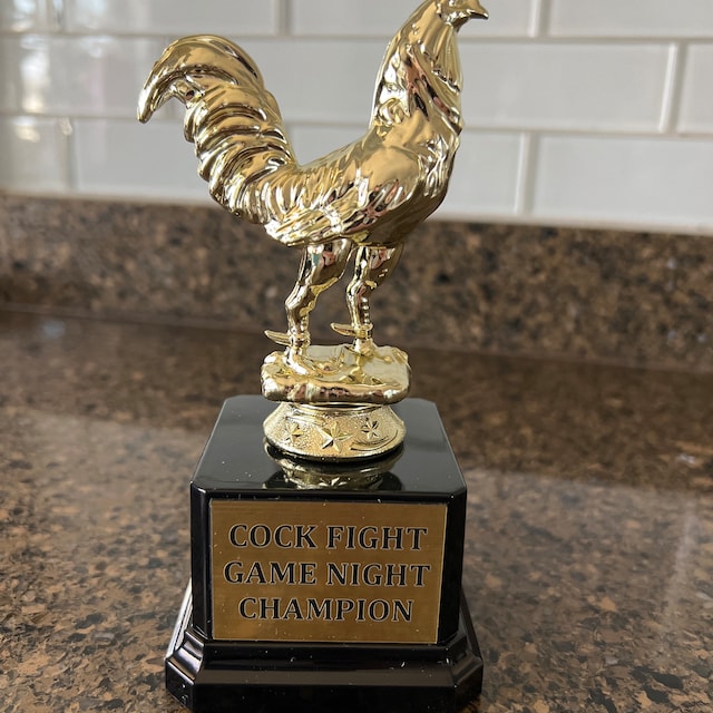 Trofeos de Gallos de Pelea: Elegancia y Prestigio en la Competencia Gallística